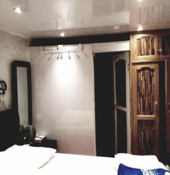 1 bedroom, iron/ironing board, WiFi, bed sheets - One-Bedroom Apartment - Mansholl Luxurious Apartment
(Freetown)