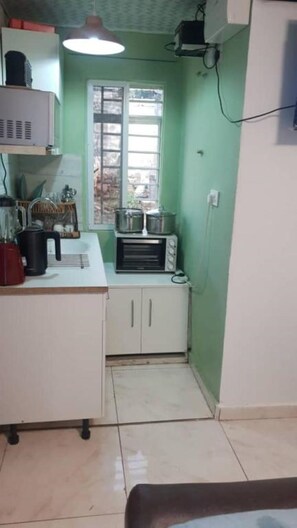 Private kitchen - One-Bedroom Apartment - Mansholl Luxurious Apartment

 (Freetown)