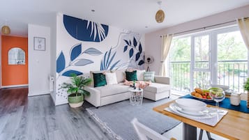 Deluxe Apartment | Living area