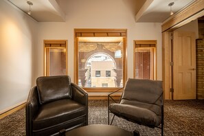 Family Suite | In-room safe, individually decorated, individually furnished, desk - Hotel Donaldson (Fargo)