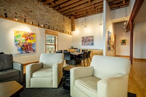 Executive Penthouse | In-room safe, individually decorated, individually furnished, desk