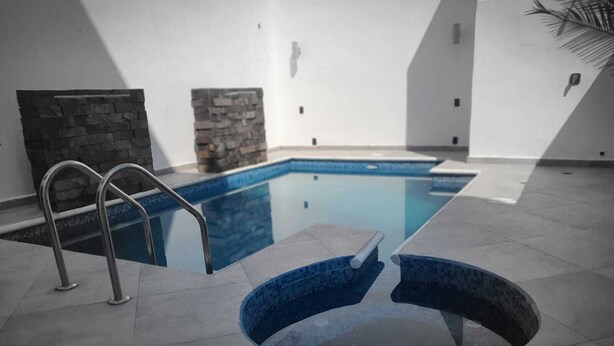 Pool - Refugio Acolchado: Habitaciones Dobles para Humanos y Peludos Compañeros (Ciudad Madero)
