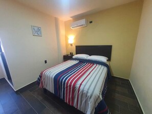 1 bedroom, free WiFi, bed sheets - Refugio Acolchado: Habitaciones Dobles para Humanos y Peludos Compañeros (Ciudad Madero)