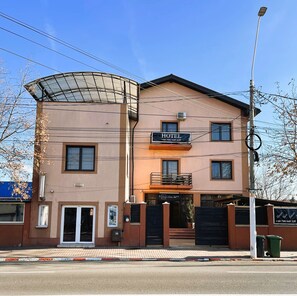Exterior - Hotel William (Voluntari)