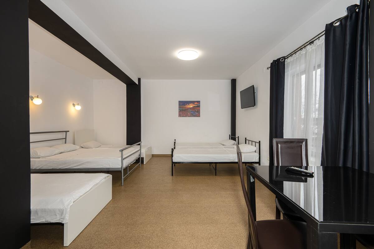 Family Room, Multiple Beds