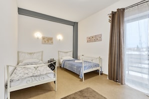 Habitación Deluxe con 2 camas individuales | Decoración individual, mobiliario individual, cortinas opacas