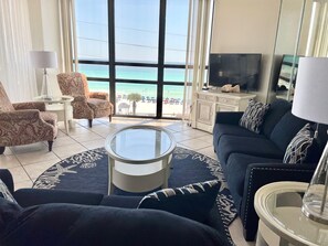 Smart TV, DVD player, books - FREE Beach SRVC! Gorgeous Free Beach Bonfires M/F! Direct Views! (Miramar Beach)