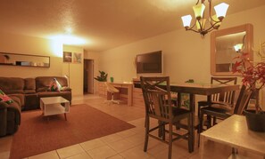 Desk, soundproofing, free WiFi - Bposhtels Clearwater Tampa (Clearwater)