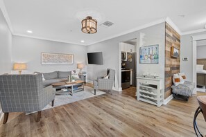 TV - NEW! Downtown Jive: 1BR Riverfront Condo Sleeps 4 (Nashville)