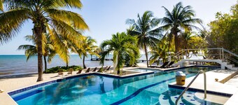 INCREDIBLY SPACIOUS PRIVATE BEACHFRONT VILLA WITH POOL AND KAYAKS