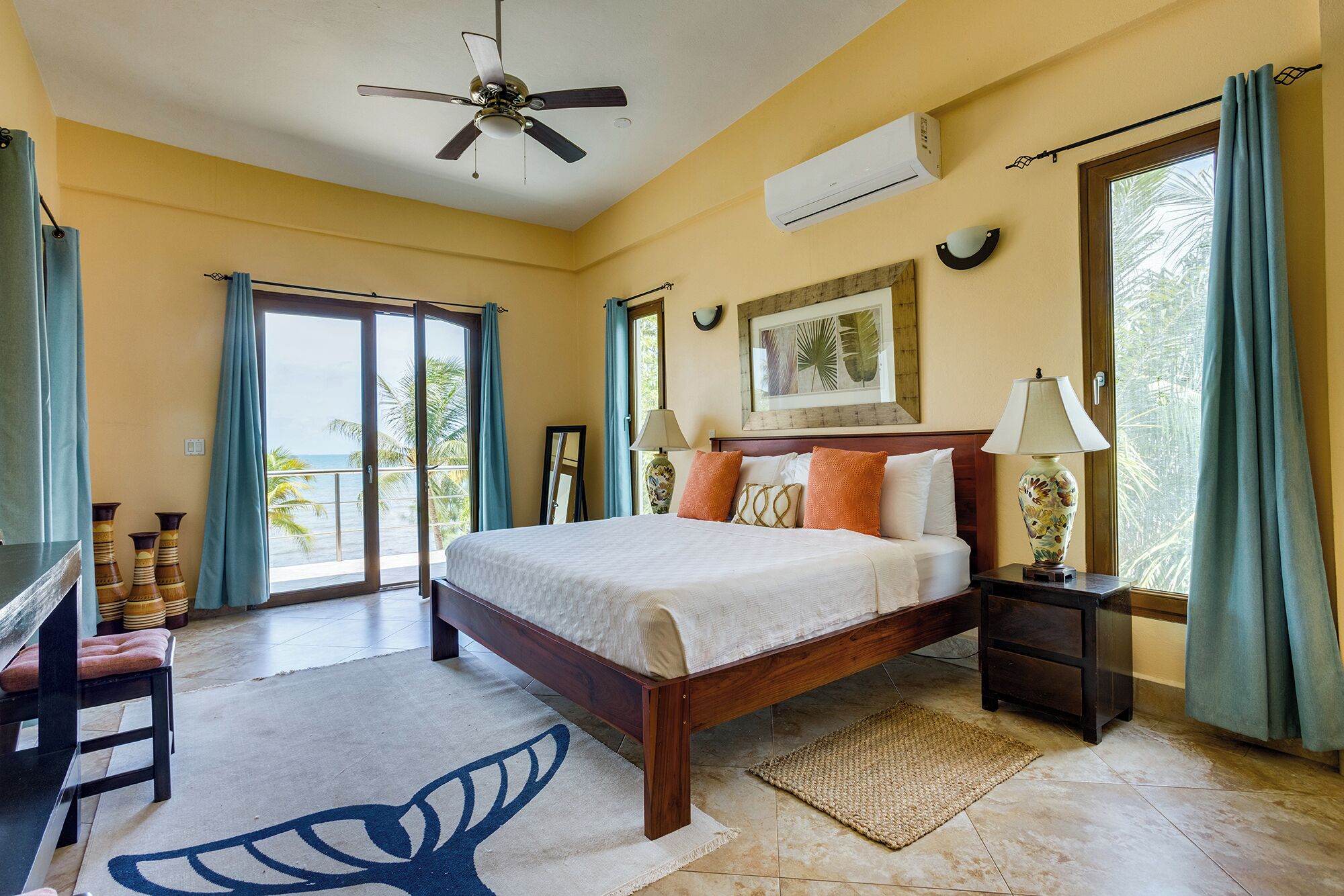 5 habitaciones, caja de seguridad en la habitación y escritorio 