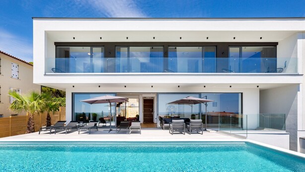 A modern two-story house with a swimming pool, outdoor seating, and large windows. - Luxury Villa Maroon with Pool (Medulin)