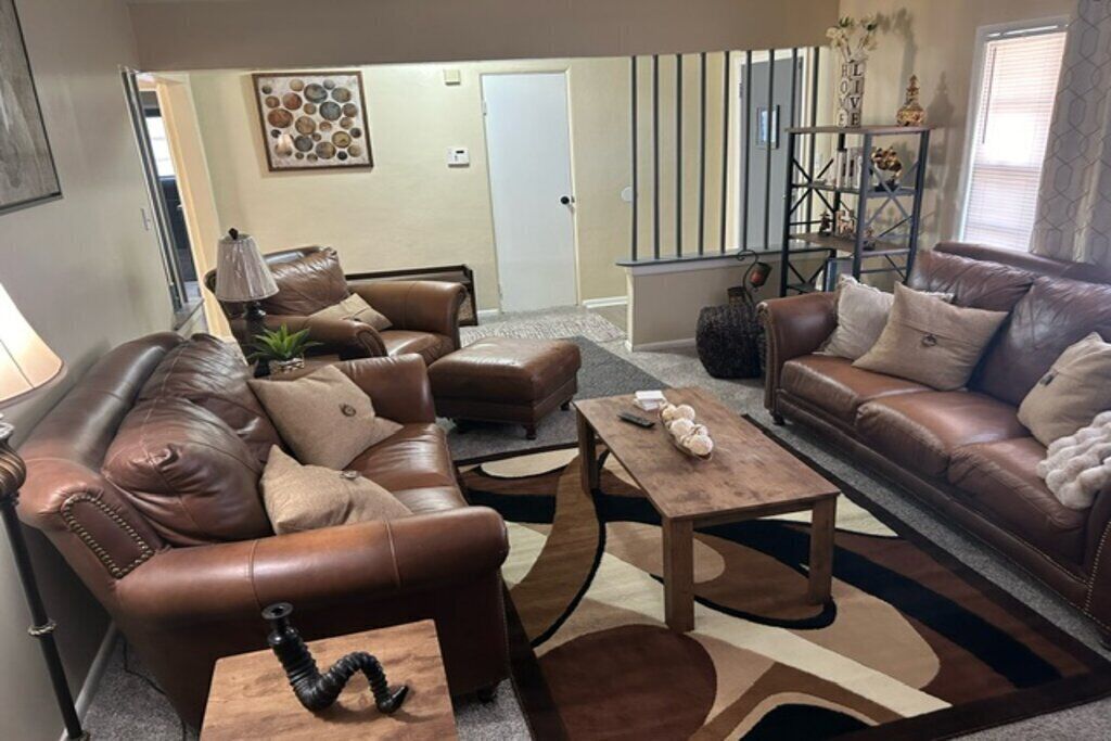 Three bedrooms, living room, bonus relaxing room, large kitchen with small wet 
