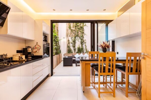 Dining - Un Loft Duplex Familial en Plein Coeur du Quartier Chic de Gueliz Avec Piscine ! (Marrakech)