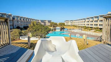 Una piscina techada, una piscina climatizada