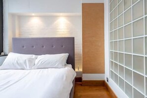 1 bedroom - Shoreditch Loft Overlooking Hoxton Square (London)
