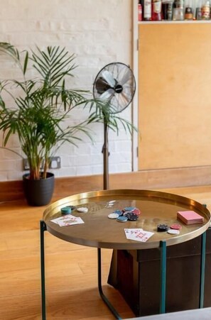 Interior - Shoreditch Loft Overlooking Hoxton Square (London)
