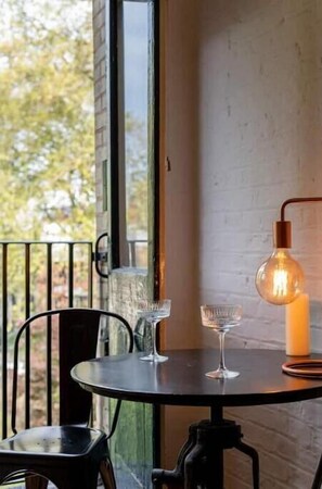 Dining - Shoreditch Loft Overlooking Hoxton Square (London)