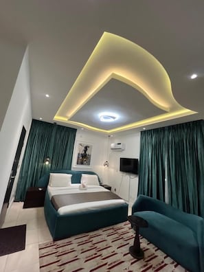 Gallery Room | 1 bedroom, soundproofing, free WiFi