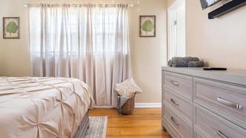 3 bedrooms, iron/ironing board