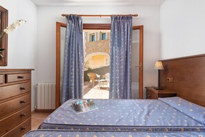 4 bedrooms, iron/ironing board, free WiFi, bed sheets - Can Besso (Alcúdia)