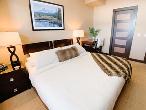 1 bedroom, desk, iron/ironing board, WiFi