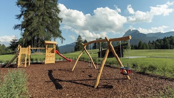 Área de juegos infantiles al aire libre