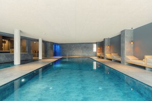 Innenpool, Liegestühle