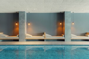 Indoor pool, sun loungers