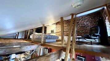 3 slaapkamers, een strijkplank/strijkijzer, reisbedje, gratis wifi