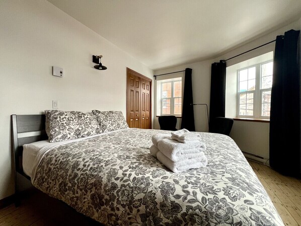 3 bedrooms, iron/ironing board, travel crib, free WiFi