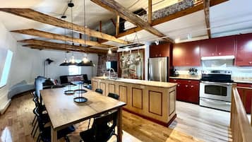 Refrigerador, microondas, horno y parrilla de estufa