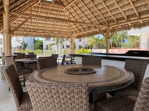 Outdoor dining - 2BR Private Pool •Canal View, 5 Min from the Beach (Las Jarretaderas)