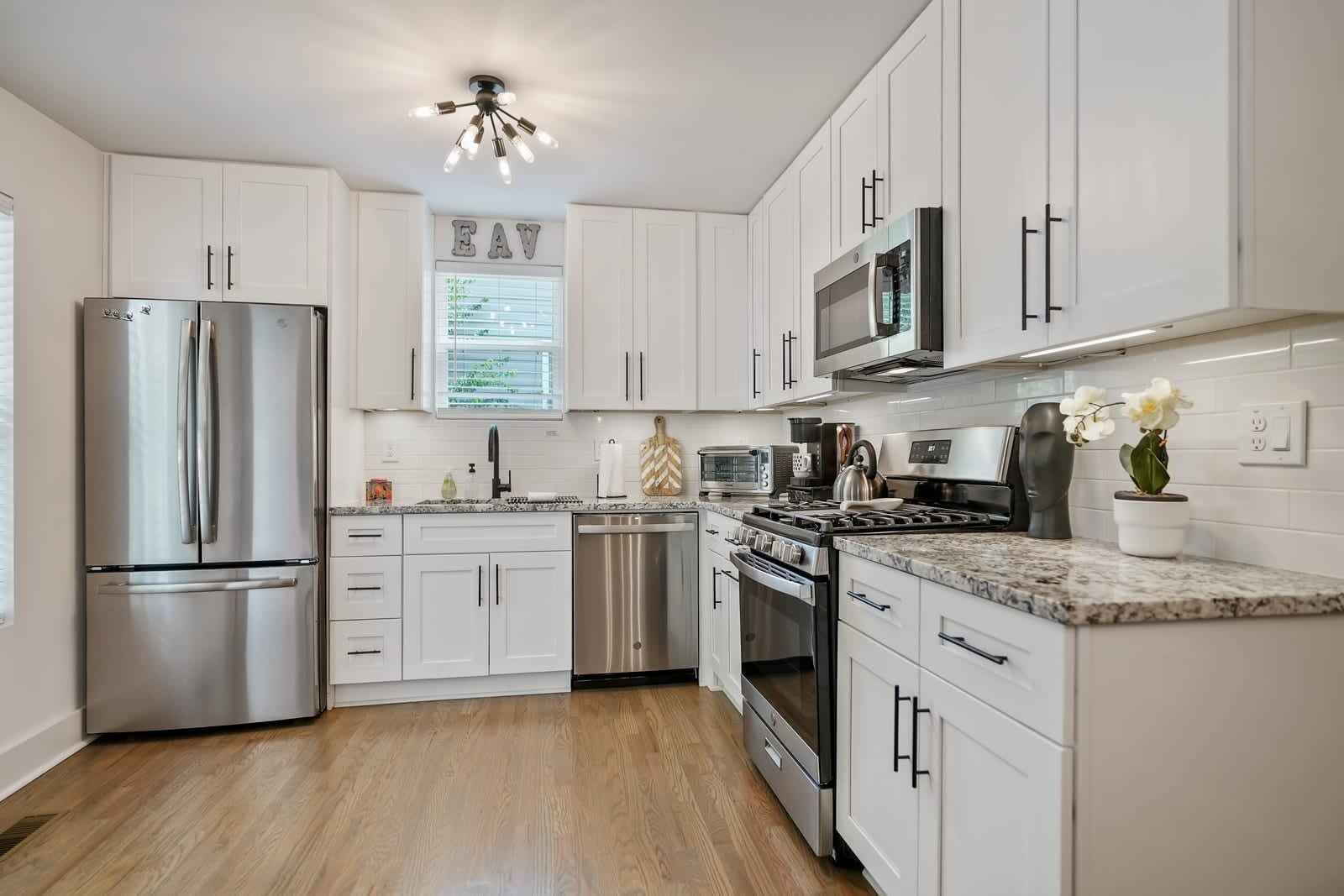 冰箱、微波炉、烤箱、炉灶