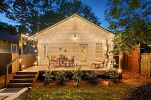 Terrace/patio - Chic Bungalow & Tiny Home in Hip ATL Neighborhood (Atlanta)