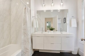 Douche, sèche-cheveux