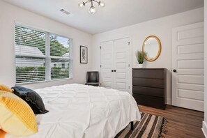 2 chambres, fer et planche à repasser, Wi-Fi, draps fournis