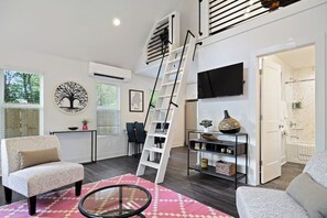 テレビ、書斎 / ワークスペース