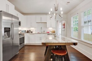 Fridge, microwave, oven, stovetop - Urban Oasis | Located in Hip ATL Neighborhood (Atlanta)
