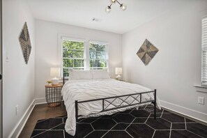 4 habitaciones, tabla de planchar con plancha, wifi y ropa de cama 