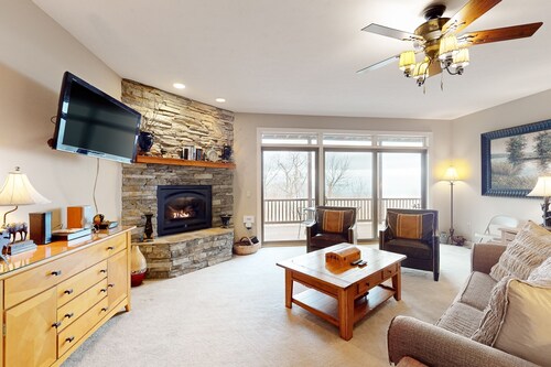 Charming mountain retreat with great balcony views