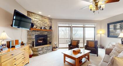 Charming mountain retreat with great balcony views