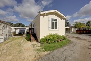Exterior - Oak View Home w/ Private Covered Patio! (Oak View)