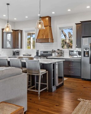 Fridge, microwave, oven, stovetop - River Bluff Retreat with Private Dock (Daufuskie Island)