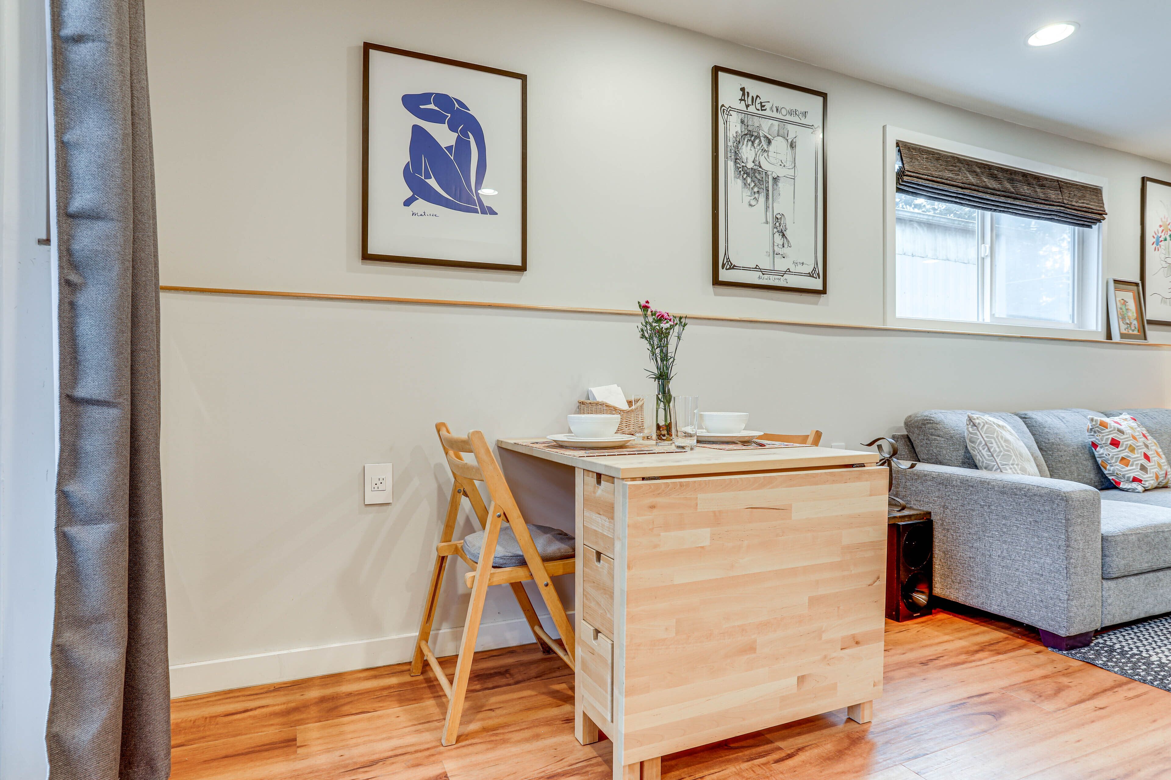 2 Mi To Green Lake! Modern Apartment W/ Parking - Kirkland, WA
