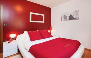 5 bedrooms, in-room safe, iron/ironing board, travel crib