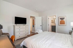 2 室のベッドルーム、デスク、アイロン / アイロン台、WiFi (無料)