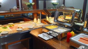 Tägliches Frühstücksbuffet gegen Gebühr