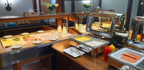 Esmorzar diari d'estil bufet (15 EUR per persona)