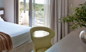 4 chambres, coffres-forts dans les chambres, fer et planche Ă repasser